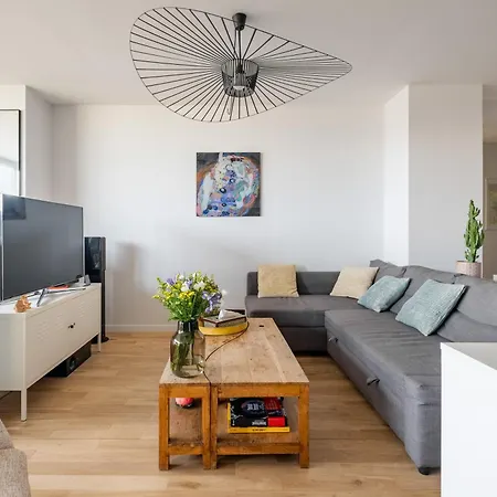 Veeve - Riverside Heights Paris