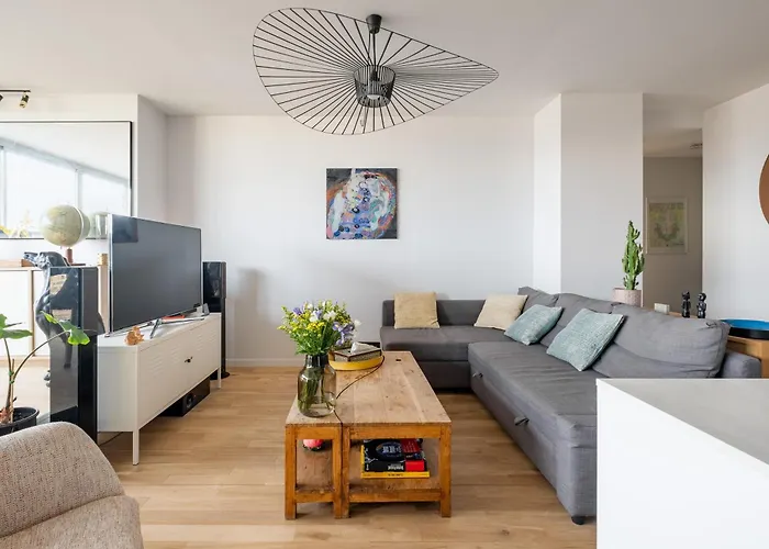Veeve - Riverside Heights Paris